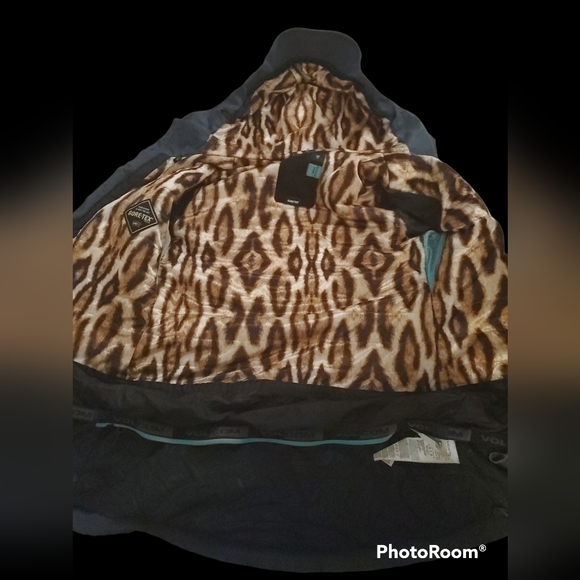 Volcom snowboard jacket - Picture 3 of 13